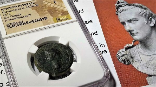 MOEDA AUTÊNTICA DE CALÍGULA - IMPERADOR ROMANO 37-41 DC - BRONZE NGC