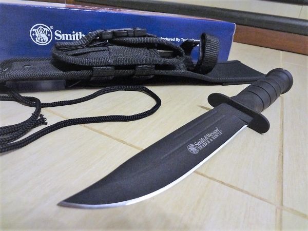 FACA DE CAÇA E SOBREVIVÊNCIA SMITH & WESSON CKSUR 2 LÂMINA NEGRA